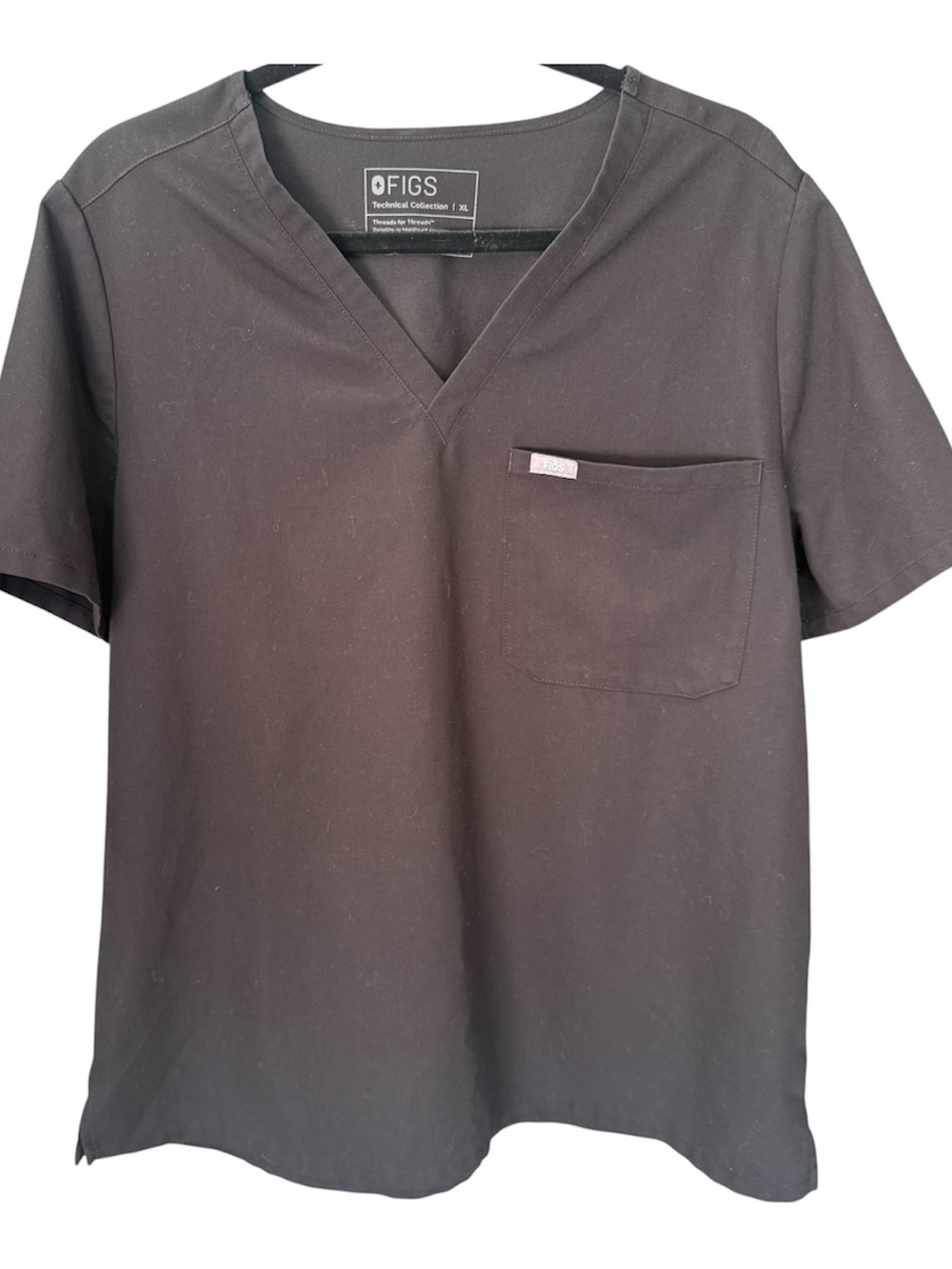 Figs Men's Short Sleeve V-Neck Scrub Top in Black